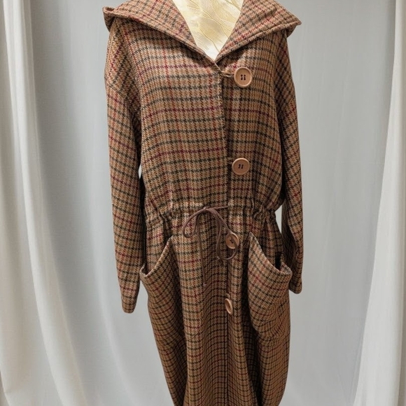 90's Italian Oversized Plaid Wool Coat - Picture 4 of 9